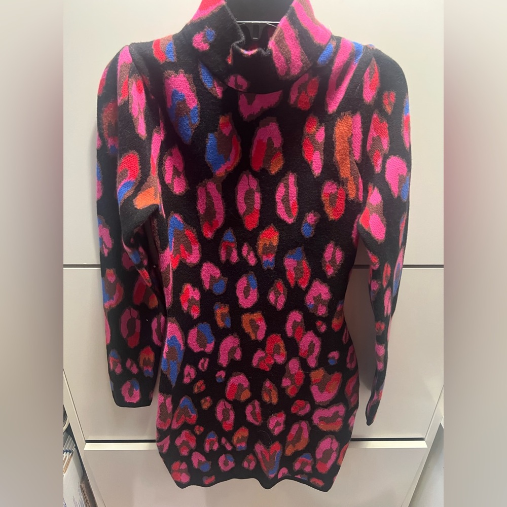 Farm Rio leopard print sweater dress
Size XS

Never worn